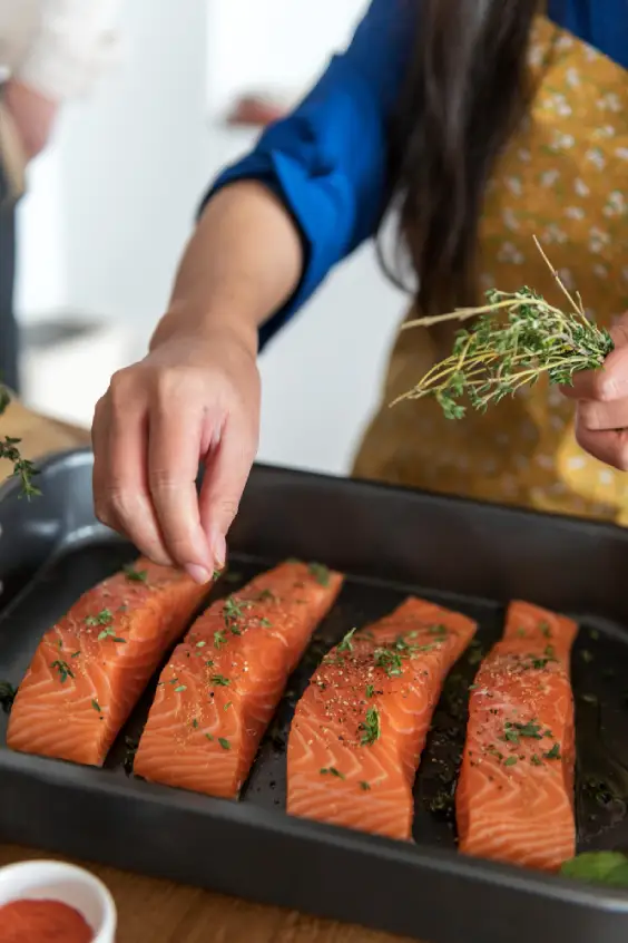 Learn how to bake salmon at 400°F to perfection with our easy guide. Achieve moist, flaky salmon with the right timing and tips.